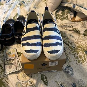 Sperry Crest Twin Gore Tie Dye Navy Slip-On Sneaker, Women’s Size 9  New